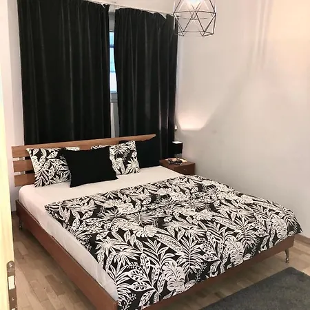 Knez Mihailova, Apartman *